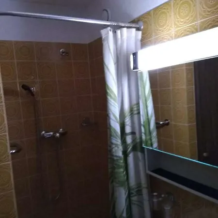公寓 Apartment *